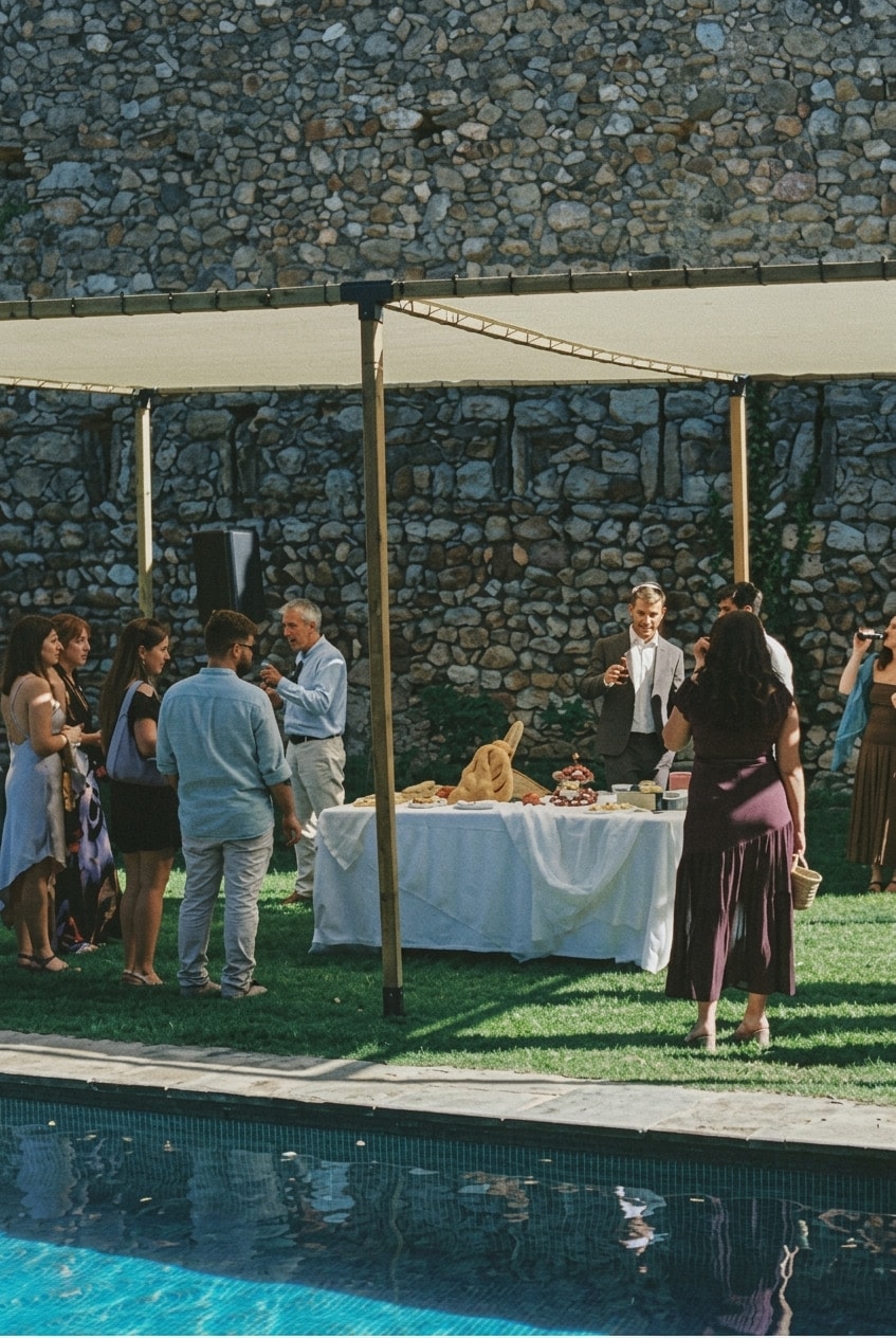 Ambiente y detalles de servicio gastronómico en la boda